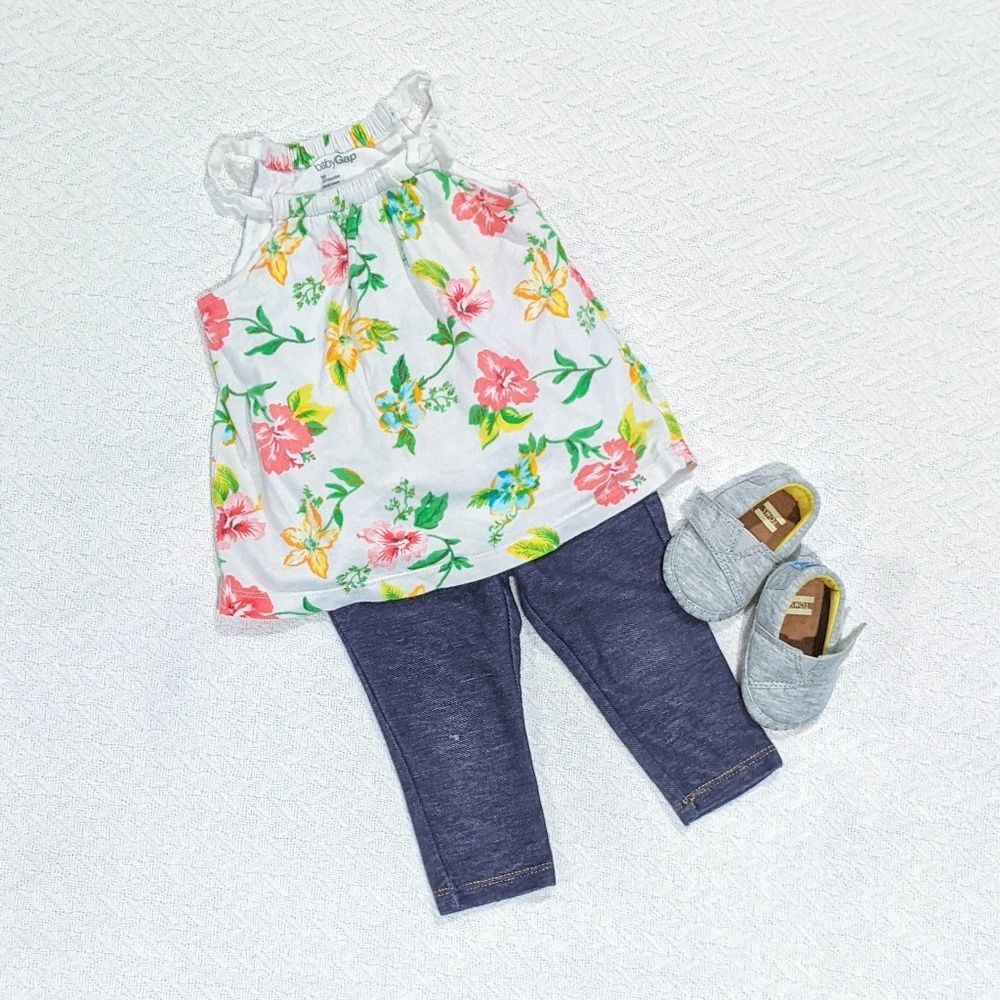🌸Baby Gap floral onesie 6-12mo